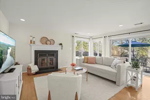 102 Evergreen St, Sterling, VA 20164 - Photo 10