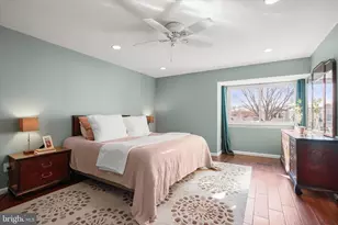 102 Evergreen St, Sterling, VA 20164 - Photo 24