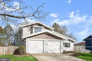 102 Evergreen St, Sterling, VA 20164 - Photo 2