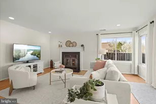 102 Evergreen St, Sterling, VA 20164 - Photo 8