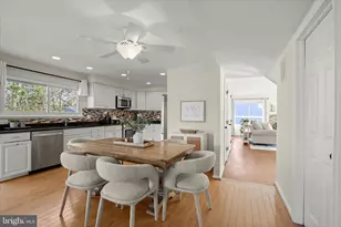 102 Evergreen St, Sterling, VA 20164 - Photo 12