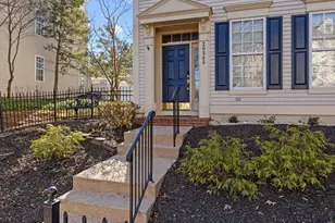 20345 Bowfonds St, Ashburn, VA 20147 - Photo 4