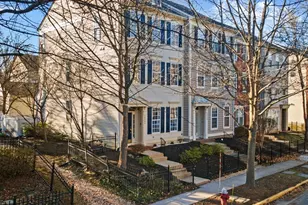 20345 Bowfonds St, Ashburn, VA 20147 - Photo 2