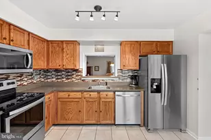 27 Haxall Ct, Sterling, VA 20165 - Photo 18