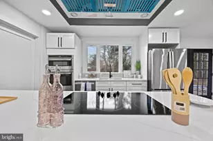 708 W Jasper Ct, Sterling, VA 20164 - Photo 20