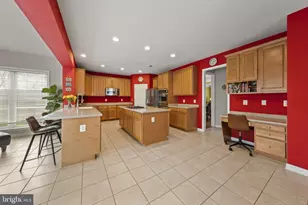43774 Brownburg Pl, Chantilly, VA 20152 - Photo 2