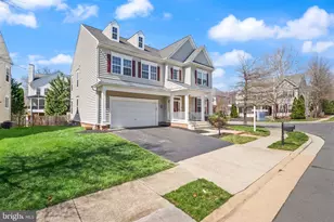 22879 Courtland Park Dr, Brambleton, VA 20148 - Photo 2