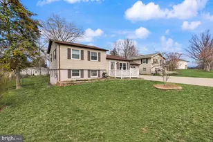 107 N Aspen Ave, Sterling, VA 20164 - Photo 2