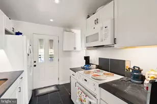 107 N Aspen Ave, Sterling, VA 20164 - Photo 4