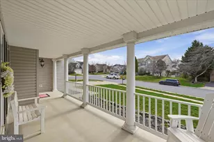 18714 Drummond Pl, Leesburg, VA 20176 - Photo 8