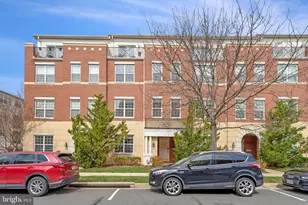43662 McDowell Sq, Leesburg, VA 20176 - Photo 2