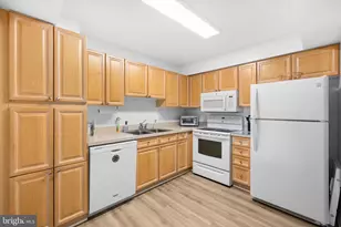 19385 Cypress Ridge Terrace, Leesburg, VA 20176 - Photo 12