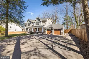 20364 White Oak Dr, Sterling, VA 20165 - Photo 2