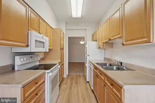 19375 Cypress Ridge Terrace, Leesburg, VA 20176 - Photo 18