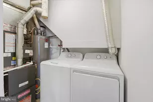 105 Baker Ln, Sterling, VA 20164 - Photo 32