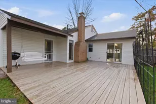 105 Baker Ln, Sterling, VA 20164 - Photo 28