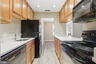 100 Westwick Ct, Sterling, VA 20165 - Photo 8