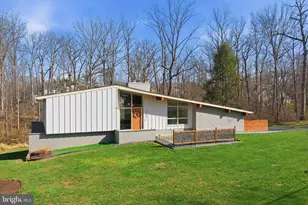 122 Lake Dr, Sterling, VA 20164 - Photo 2