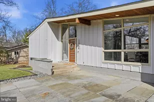 122 Lake Dr, Sterling, VA 20164 - Photo 4