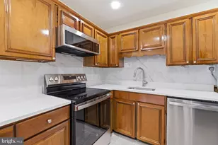 102 N Duke Dr, Sterling, VA 20164 - Photo 8