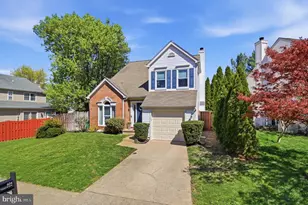 604 Longfellow Dr NE, Leesburg, VA 20176 - Photo 2