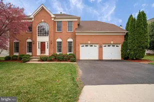 43513 Lucketts Bridge Cir, Ashburn, VA 20148 - Photo 2