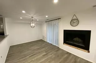 1004 Warwick Ct, Sterling, VA 20164 - Photo 2