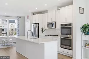 24173 Thurso Sq, Sterling, VA 20166 - Photo 2