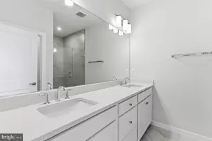 24173 Thurso Sq, Sterling, VA 20166 - Photo 4