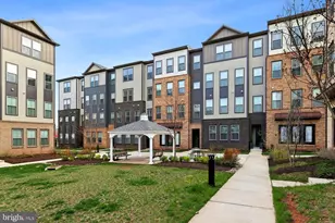 46007 Woodpecker Sq, Sterling, VA 20165 - Photo 2