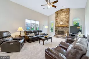 20799 Amberview Ct, Ashburn, VA 20147 - Photo 10