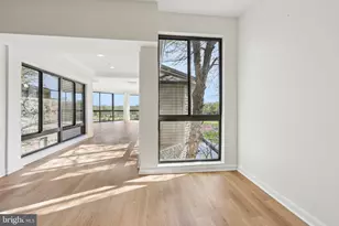 19400 Lansdowne Woods Blvd, Leesburg, VA 20176 - Photo 2