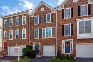 25242 Dunvegan Square, Chantilly, VA 20152 - Photo 2