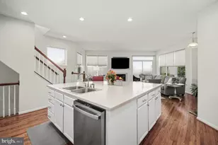 42464 Regal Wood Dr, Brambleton, VA 20148 - Photo 6