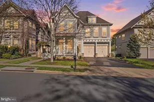 22826 Courtland Park Dr, Brambleton, VA 20148 - Photo 2