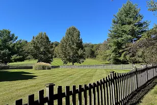 35940 Birch Hollow Ln, Purcellville, VA 20132 - Photo 2