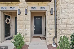44742 Tiverton Sq, Ashburn, VA 20147 - Photo 2