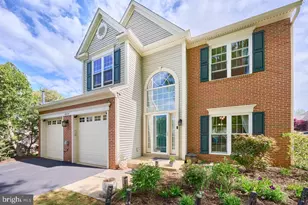 46554 Cedarhurst Dr, Sterling, VA 20165 - Photo 2
