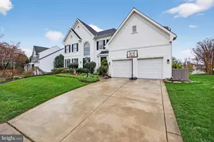 43918 Cheltenham Cir, Ashburn, VA 20147 - Photo 2