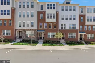 920 California Dr NE, Leesburg, VA 20176 - Photo 2