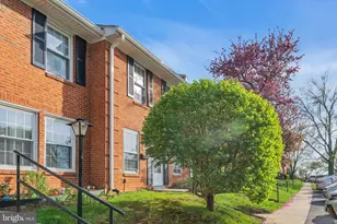 222 N Auburn Dr, Sterling, VA 20164 - Photo 2