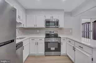 222 N Auburn Dr, Sterling, VA 20164 - Photo 8