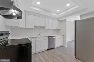 46 Wedgedale Dr, Sterling, VA 20164 - Photo 2