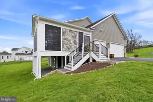 35264 Greyfriar Dr, Round Hill, VA 20141 - Photo 12