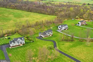 35264 Greyfriar Dr, Round Hill, VA 20141 - Photo 8