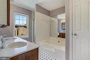 219 Beacon Dr, Sterling, VA 20164 - Photo 10