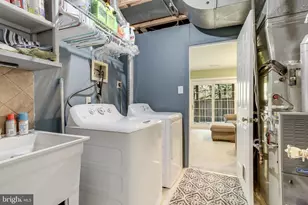 219 Beacon Dr, Sterling, VA 20164 - Photo 16