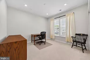 21630 Hawksbill High Cir, Sterling, VA 20164 - Photo 36