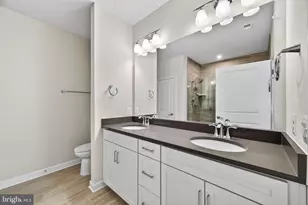 21630 Hawksbill High Cir, Sterling, VA 20164 - Photo 30