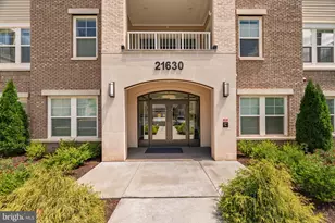 21630 Hawksbill High Cir, Sterling, VA 20164 - Photo 6